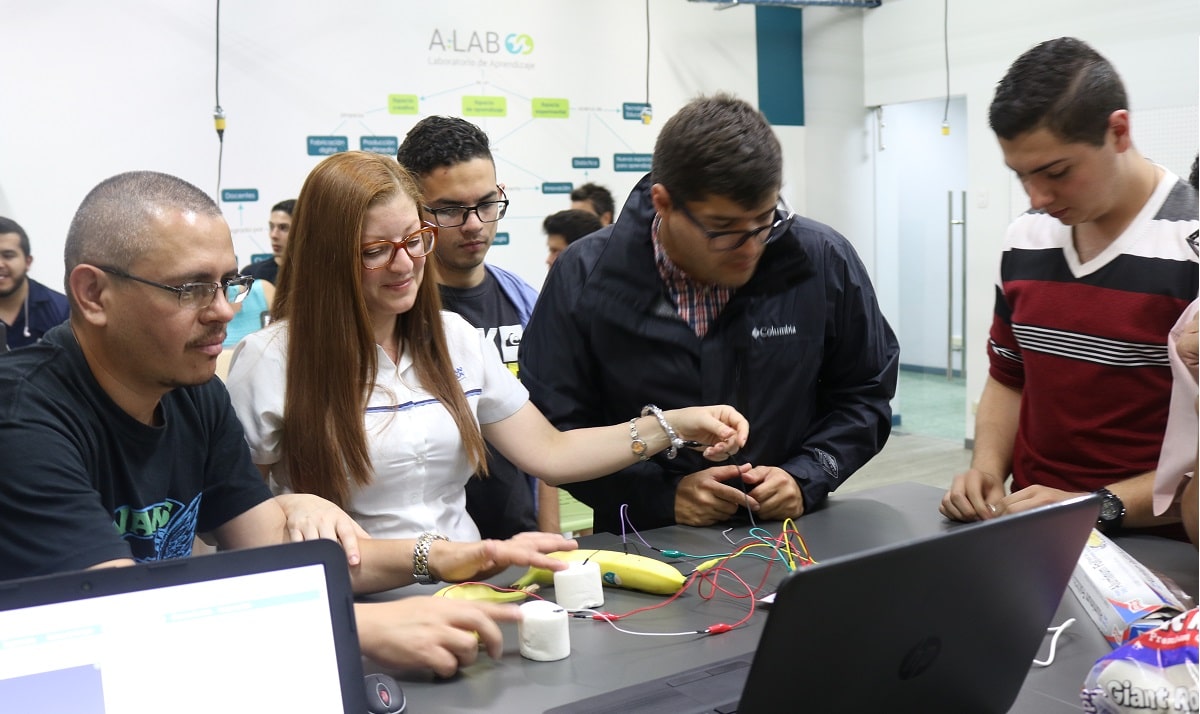 Talleres de Aprendizaje en el A.Lab de la Universidad Castro Carazo